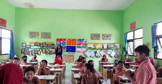 Pemberian penghargaan kepada siswa dan siswi SDN Karangbesuki 3 Malang (dok. pribadi)