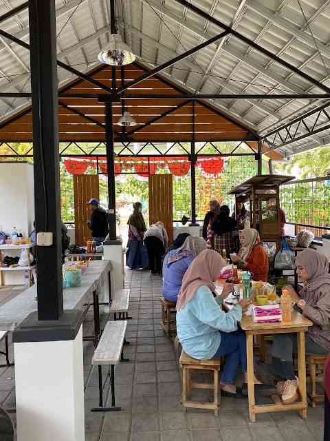 suasana bakso sayur Malang dengan lokasi yang baru (dok.pri)