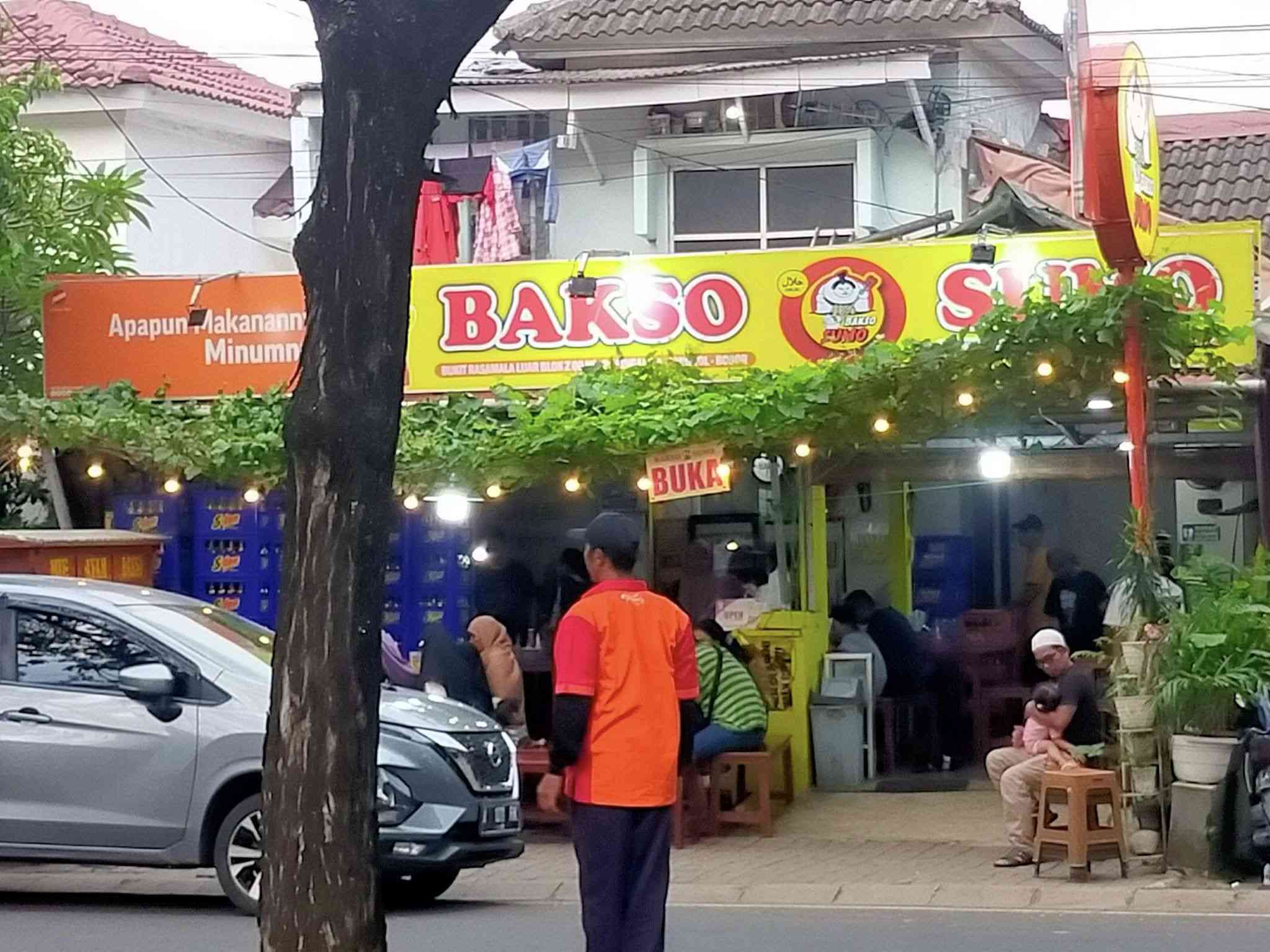 Bakso Sumo, salah satu bakso favorit dan selalu laris di Citra Indah City, Singajaya Cileungsi Bogor Bukit Rasamala.(joko D)