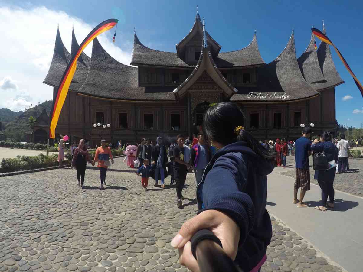 Aku di Istana Pagaruyung foto: Arai Amelya