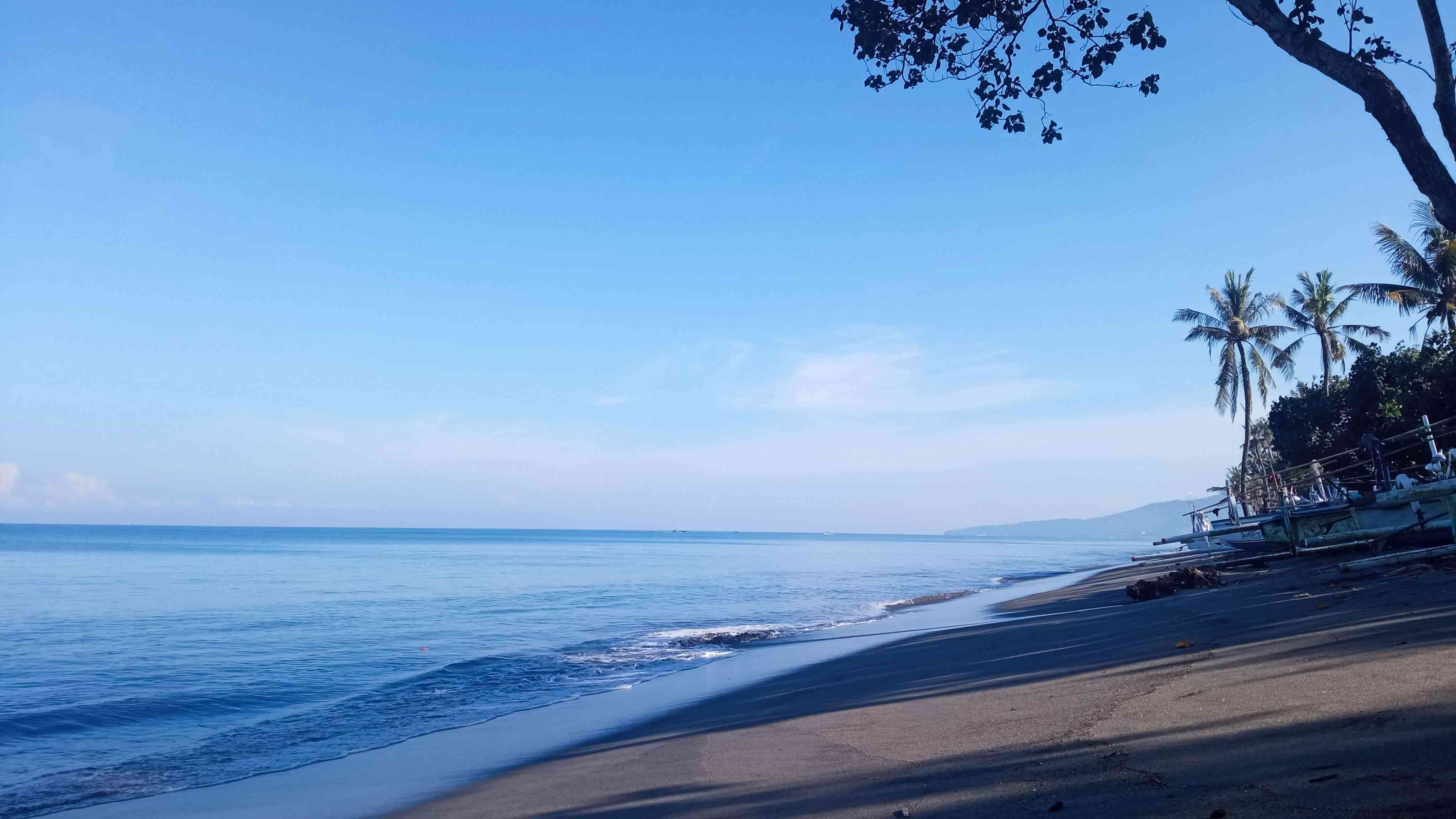 Ilustrasi salah satu pantai favorit di kota Mataram (Foto: Dokumentasi pribadi)