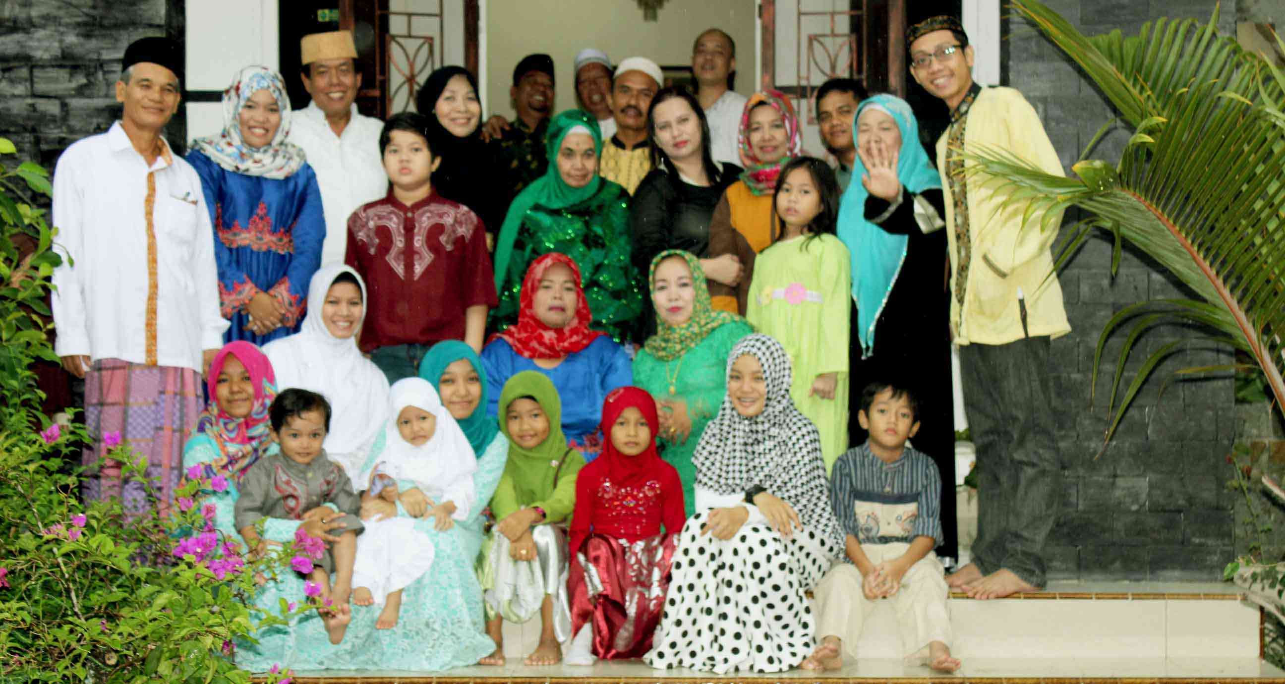 4 orang dalam foto ini telah tiada. Hanya tersisa rindu dan kenangan dari kampung halaman saat lebaran (dokpri)