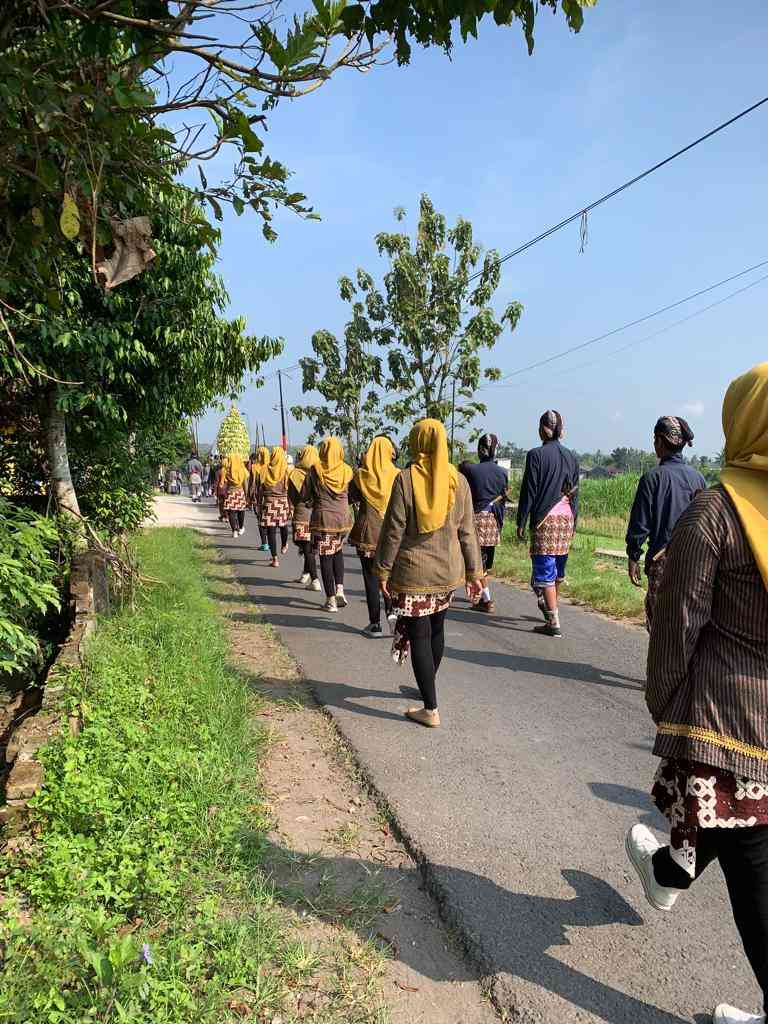 Kirab budaya mengelilingi Dusun Grogol Carikan(dokpri)