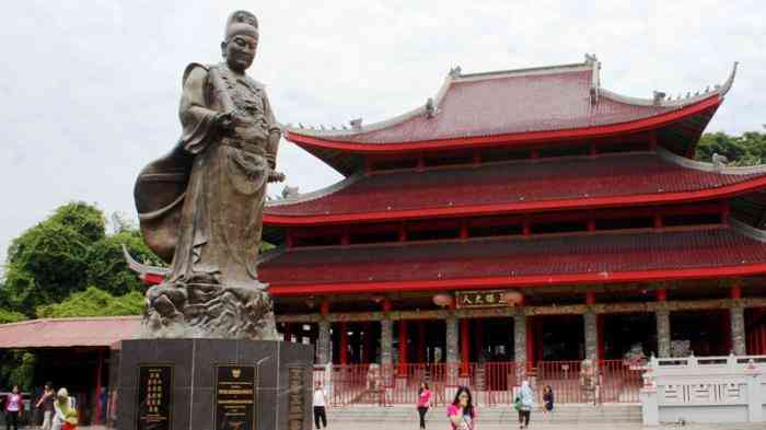 Patung Laksamana Cheng Ho di Kelenteng Sam Poo Kong (Tribunnews)