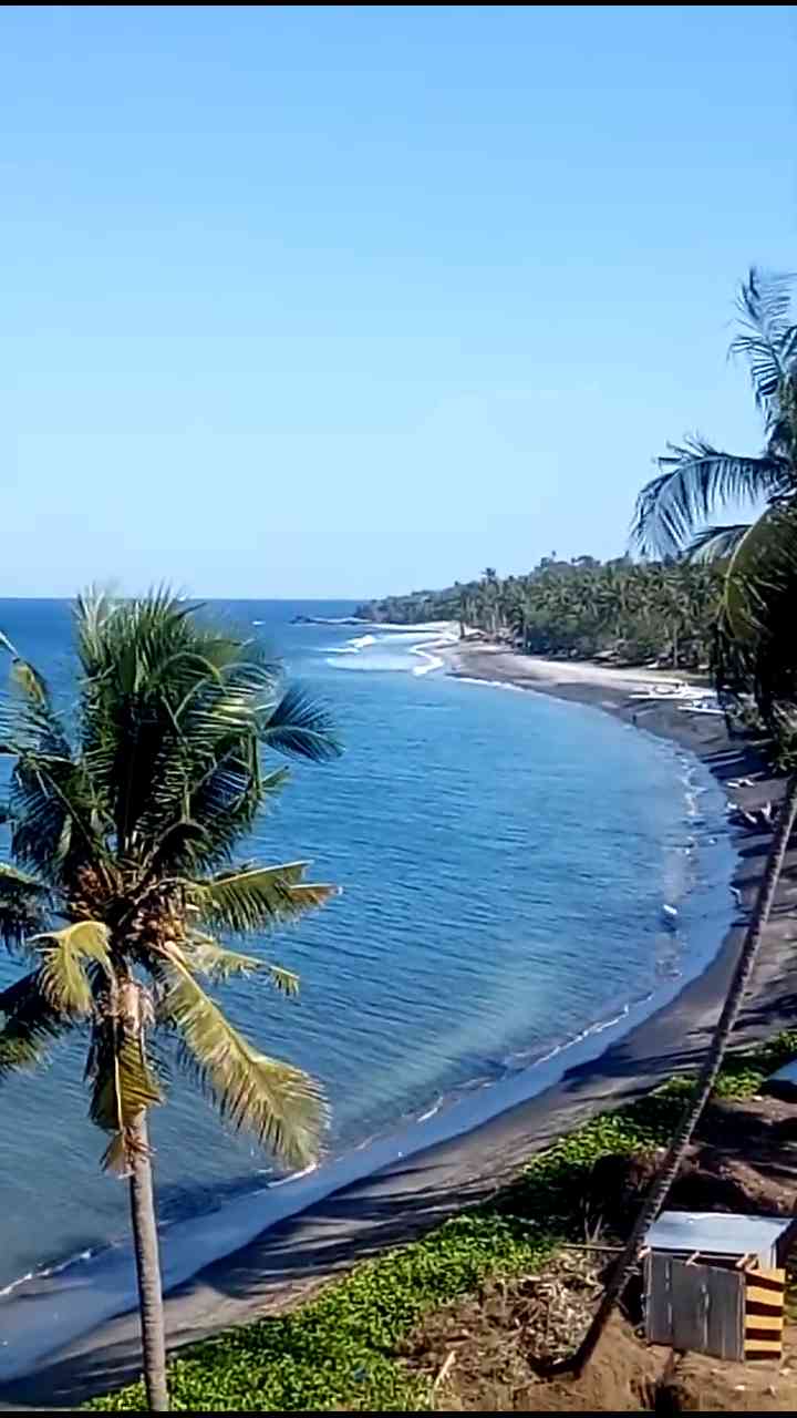 Salah satu spot pantai di ruas jalan utama Pantai Senggigi,  Lombok Barat. Dokpri