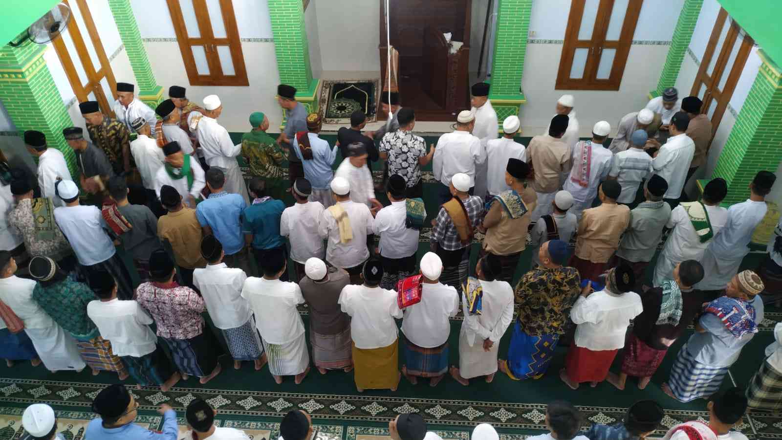 Suasana salat Ied 2023 masjid di kampung halaman Ungaran (doc.pribadi/Ire Rosana Ullail)