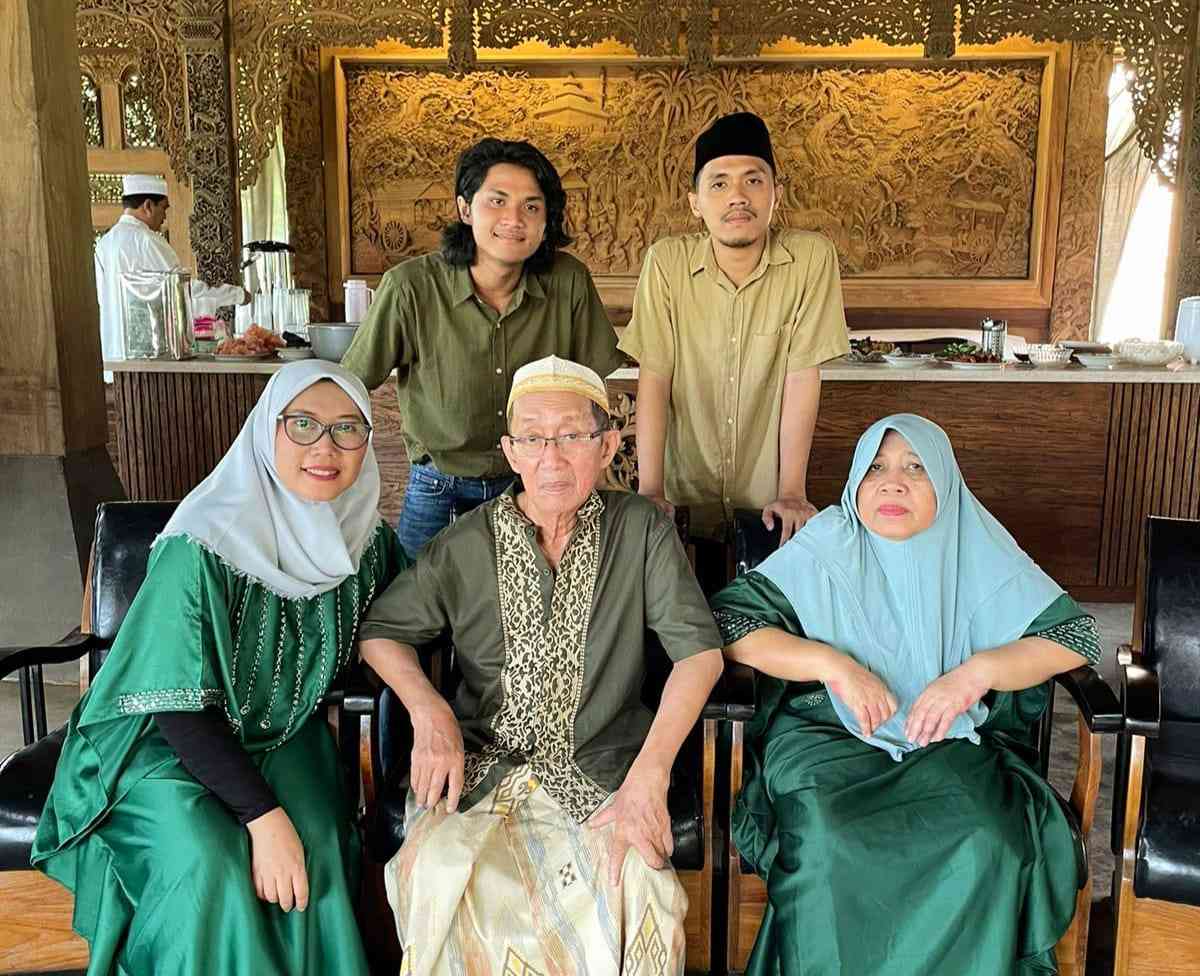 momen lebaran mengunjungi orang tua di desa. Dok Shita R