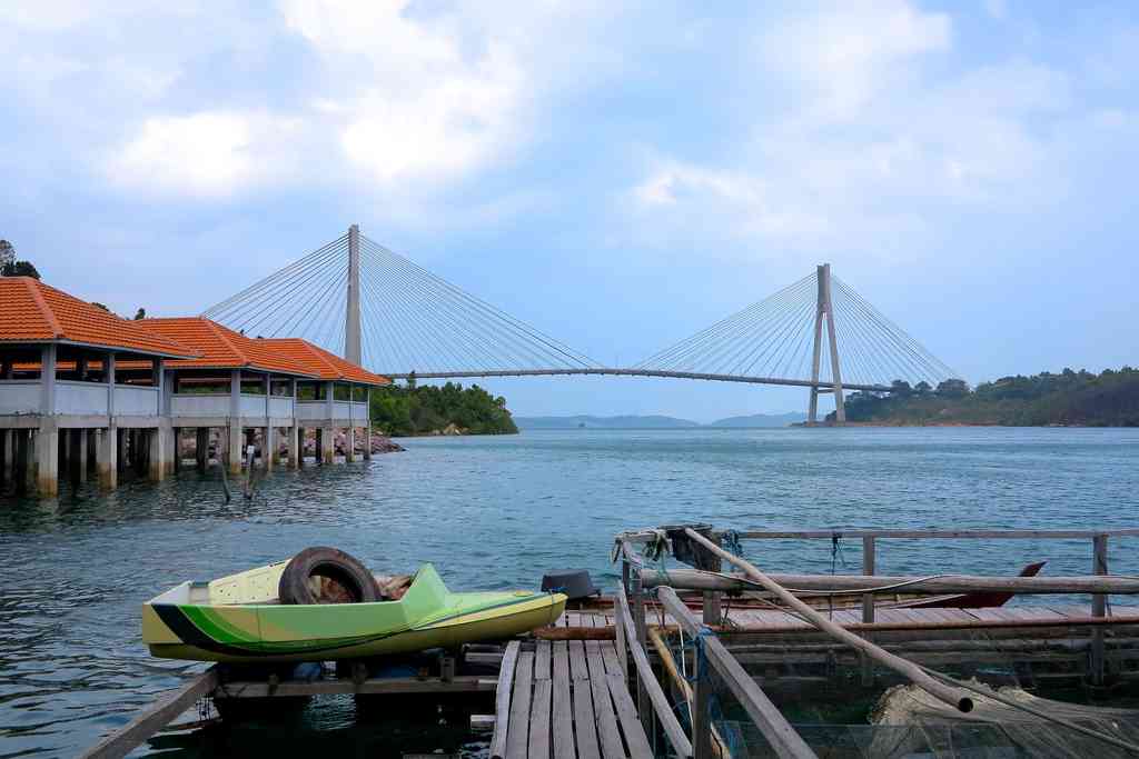 Bisa jelas lihat jembatan Barelang dari dalam restoran. | Foto Dokumentasi Pribadi.