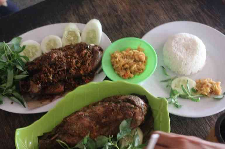 Bebek Songkem plus sambal mangga muda (dok. pri)