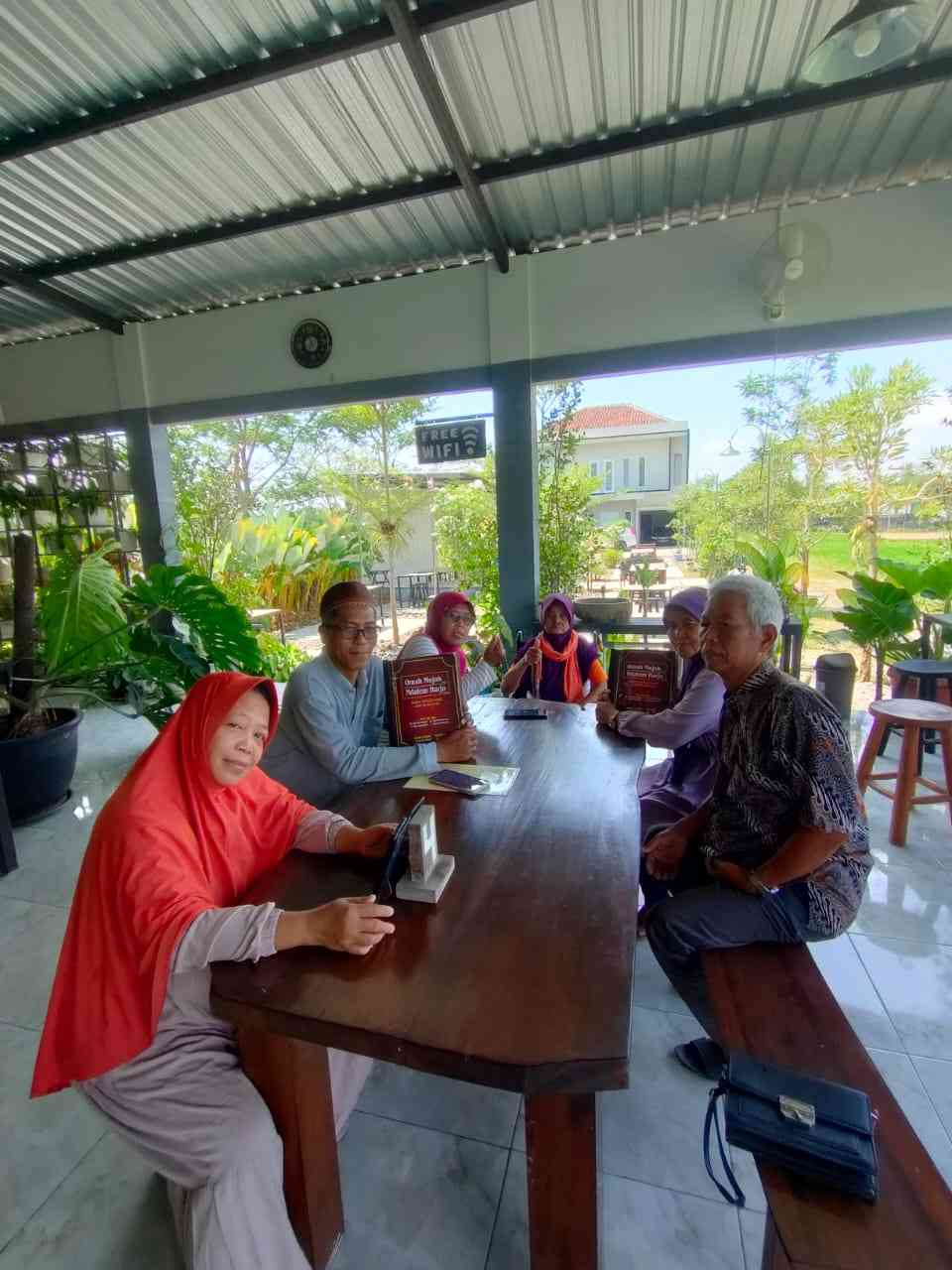 Menunggu pesanan disajikan (dokpri)