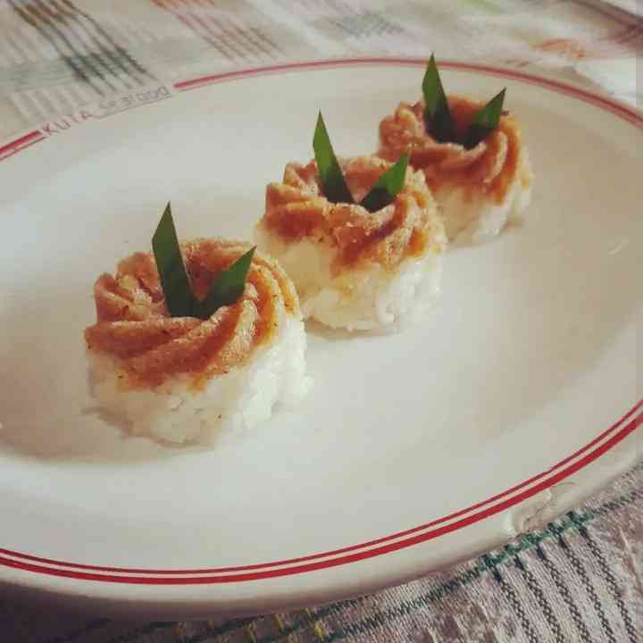 Wiwik, &nbsp;teman masa kecil saya juga, &nbsp;makin eksis sebagai tukang njajan. Pinter bebikinan, &nbsp;platingnya juga oke. Cred. FB Wiwik Sugiarti