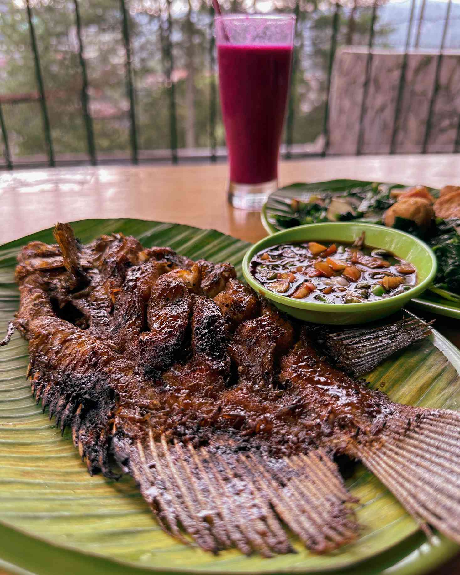 Ikan bakar bumbu kecap yang menjadi santap siang kami saat menikmati libur Lebaran. (sumber: dokumentasi pribadi)