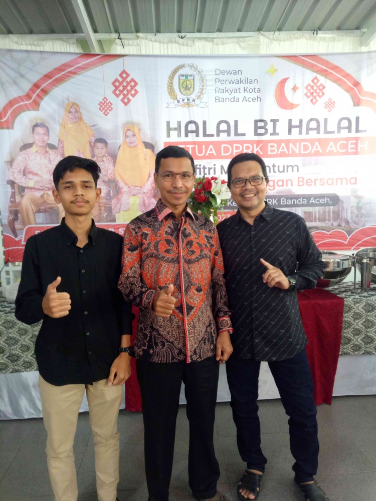 Foto Bersama Ketua DPRK Banda Aceh Farid Nyak Umar (dokumentasi pribadi)