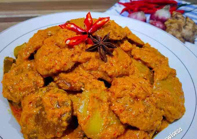 Kalio Jariang (Jengkol), salah satu masakan Khas Minang/ Sumber foto: http://zulfadreamland.blogspot.com