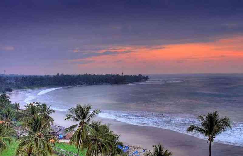 Pantai Anyer, Banten (katalogwisata.com)