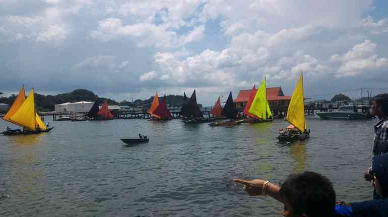 Lomba sampan layar di Pulau Belakangpadang. | Foto Dokumentasi Pribadi.