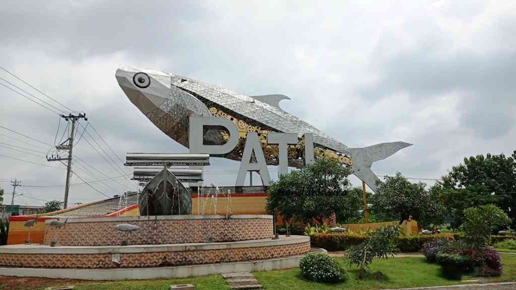 Tugu Bandeng, ikon kota Pati (pic. Dok pribadi Endah Kurnia Wirawati)