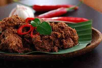 Rendang khas Padang (sumber gambar : pinterest.com/Food)