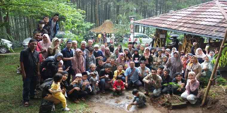 Foto bersama Bani Siti Djuhro-Mawi Sudarma (Doc. Kangmox)