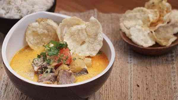 Soto Betawi khas Jakarta (sumber gambar : pinterest.com/Tastemade)