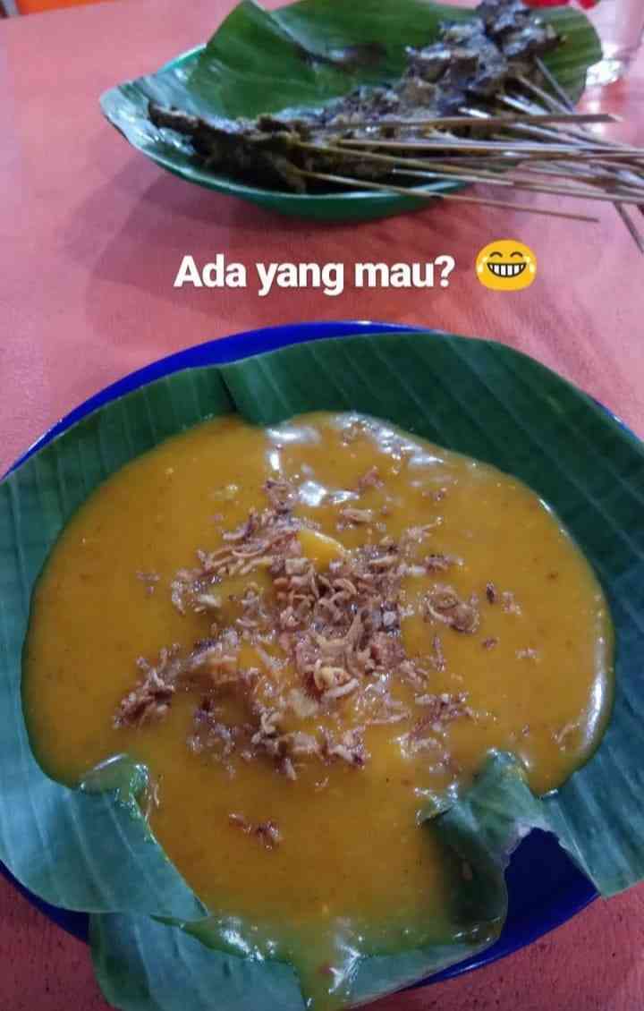 Sate danguang-danguang dengan kuah kuning yang khas. (Foto Akbar Pitopang)