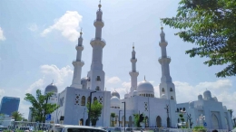 Masjid Sheikh Zayed Solo tampak depan (doc.pribadi/Ire Rosana Ullail)