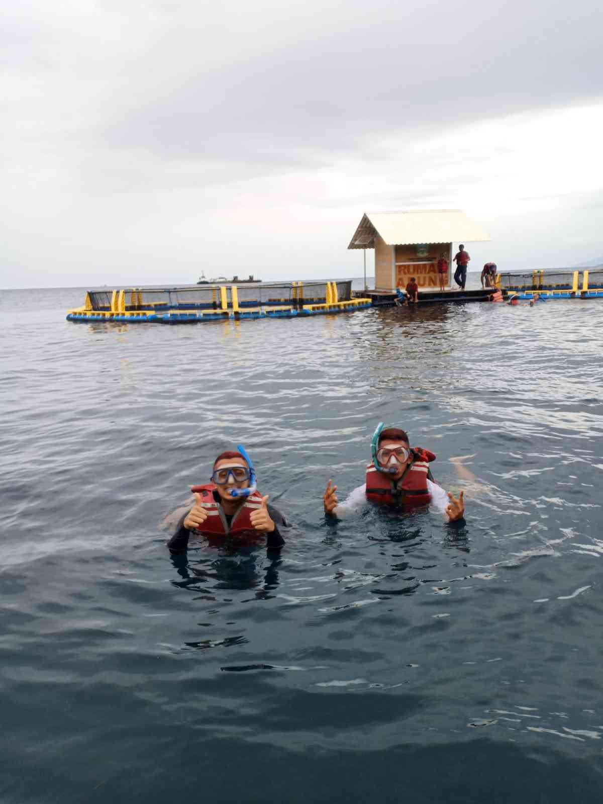 Snorkling Pantai Bangsring. Sumber: dokumentasi pribadi