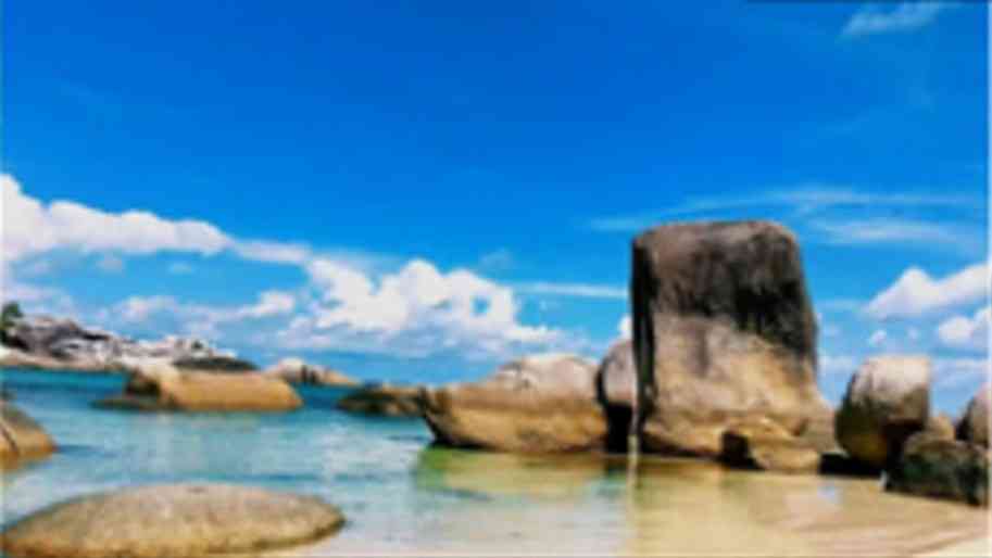 Pantai Tanjung Tinggi Belitung, sumber: https://www.belitunginfo.com/berita/pesona-laskar-pelangi-di-pantai-tanjung-tinggi-belitung/