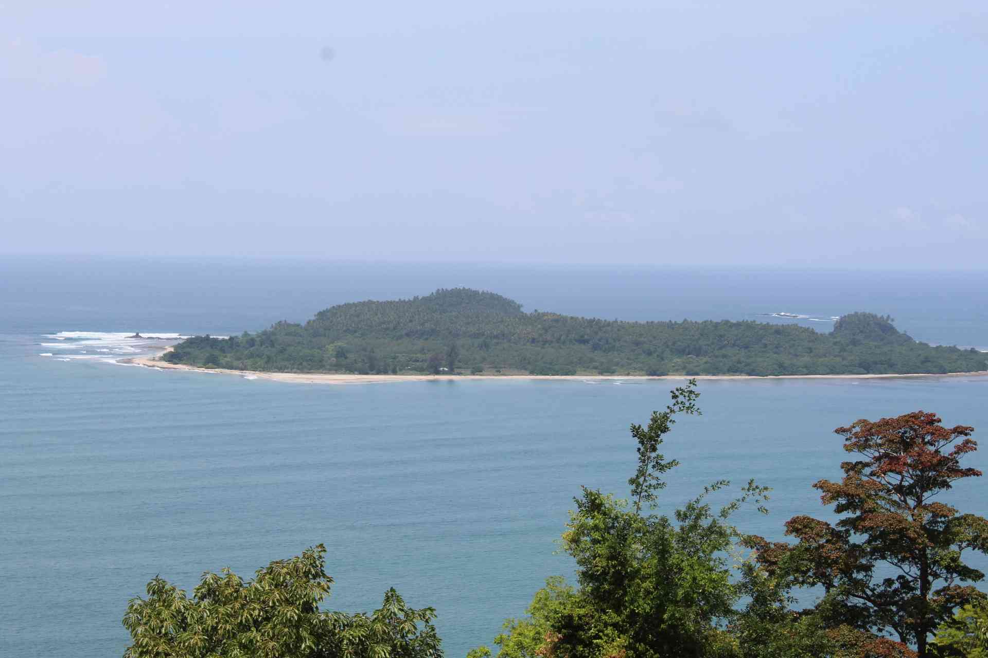 pemandangan laut dari atas geurete (dokpri)