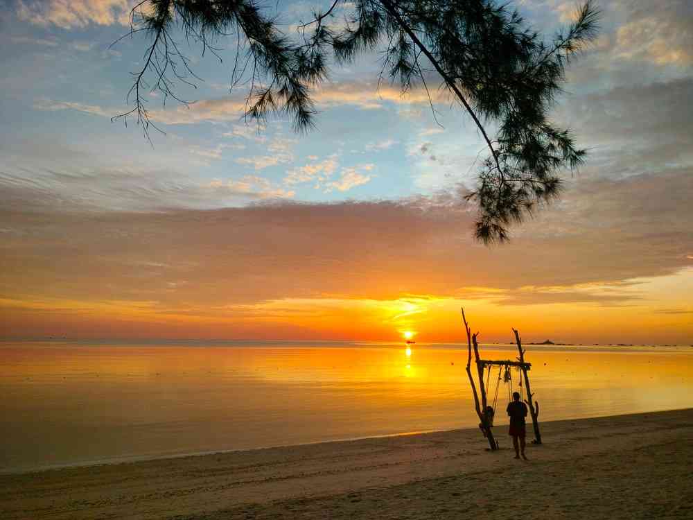 Sunrise di Pantai Trikora Bintan. | Foto Dokumentasi Pribadi.