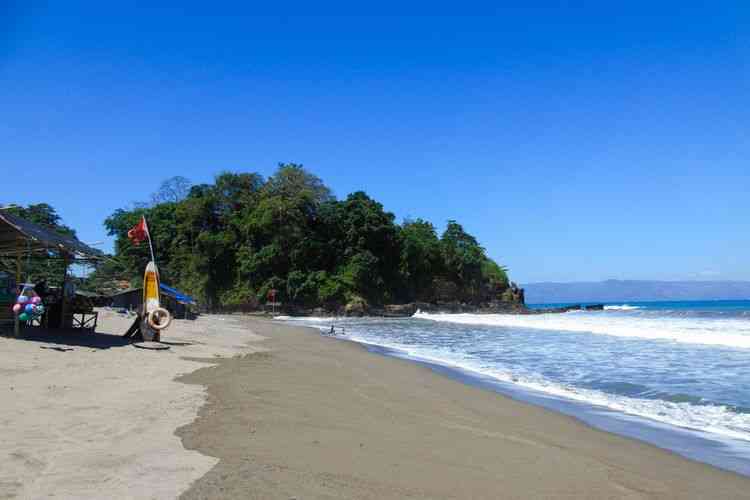 Pantai Pelabuhan Ratu.(SHUTTERSTOCK/ILHAMNURIKHSAN) gambar diambil via Kompas.com