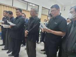 Ibadah pada Selasa (25 April 2023) malam dipimpin oleh Pdt. M Nainggolan. (Foto: Dokumentasi pribadi/Paduan suara lansia HKBP Cibinong Ressort Cibinong)