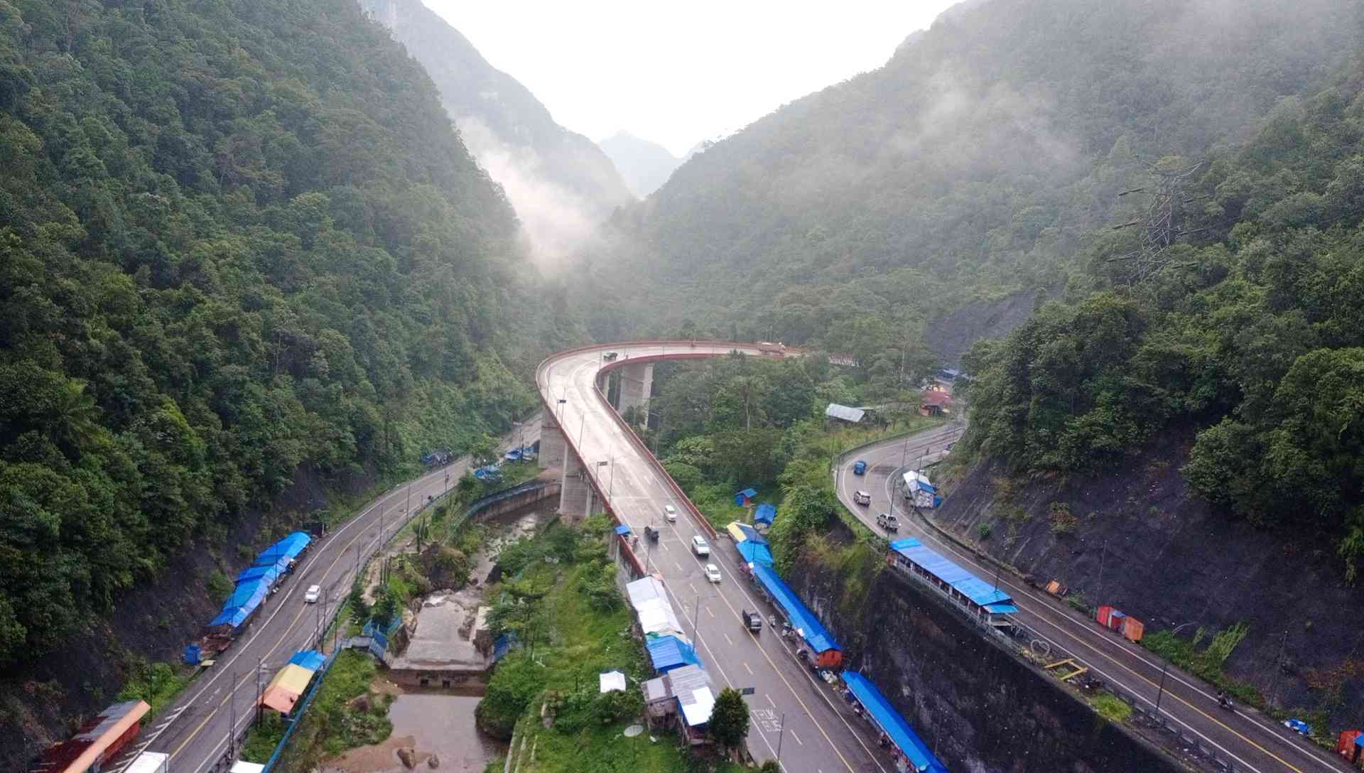 Jembatan Layang Kelok 9. Foto: Sofiah.