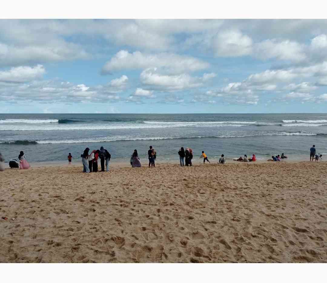 Keseruan Di pantai Slili di Desa Sidoharjo, Kec. Tepus, Gunungkidul, Yogyakarta. | Foto Dokpri oleh M. Erik Ibrahim