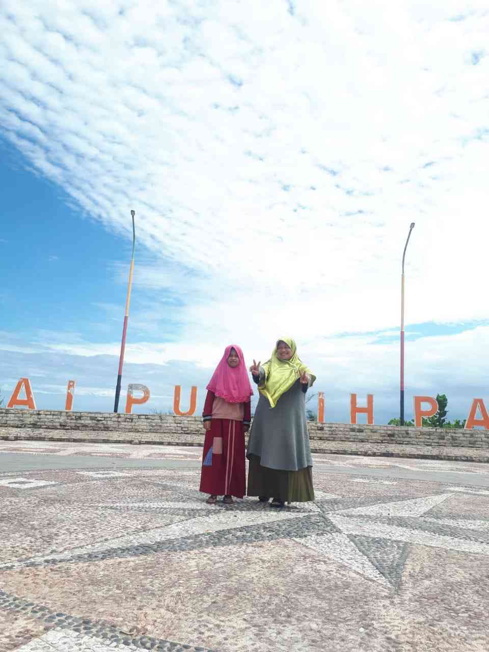 Bersama si Dedek di Pantai Puruih Padang: dokpri