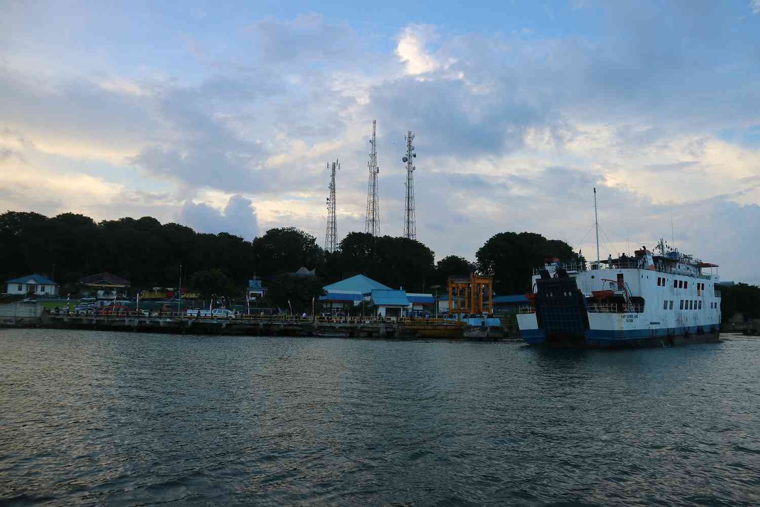 Menyebrang dengan kapal laut. | Foto Dokumentasi Pribadi.