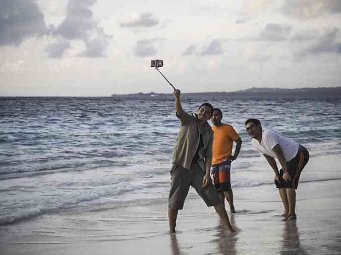 Pantai Sara Besar, Kepulauan Talaud, Sulawesi Utara. Keasrian pantai ini begitu terjaga karena tidak berpenghuni. (sumber: dokumentasi pribadi)