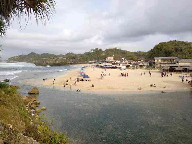 Pemandangan indah di Pantai Drini (Dok. Didno)