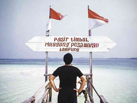 Pantai Pasir Timbul, Lampung. Salah satu pantai yang membuat hati saya tertambat. (sumber: dokumentasi pribadi)