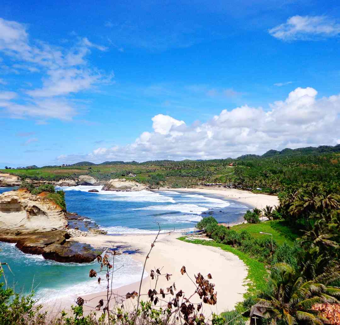 Foto Pantai Klayar diambil dari laman IndonesiaKaya.com