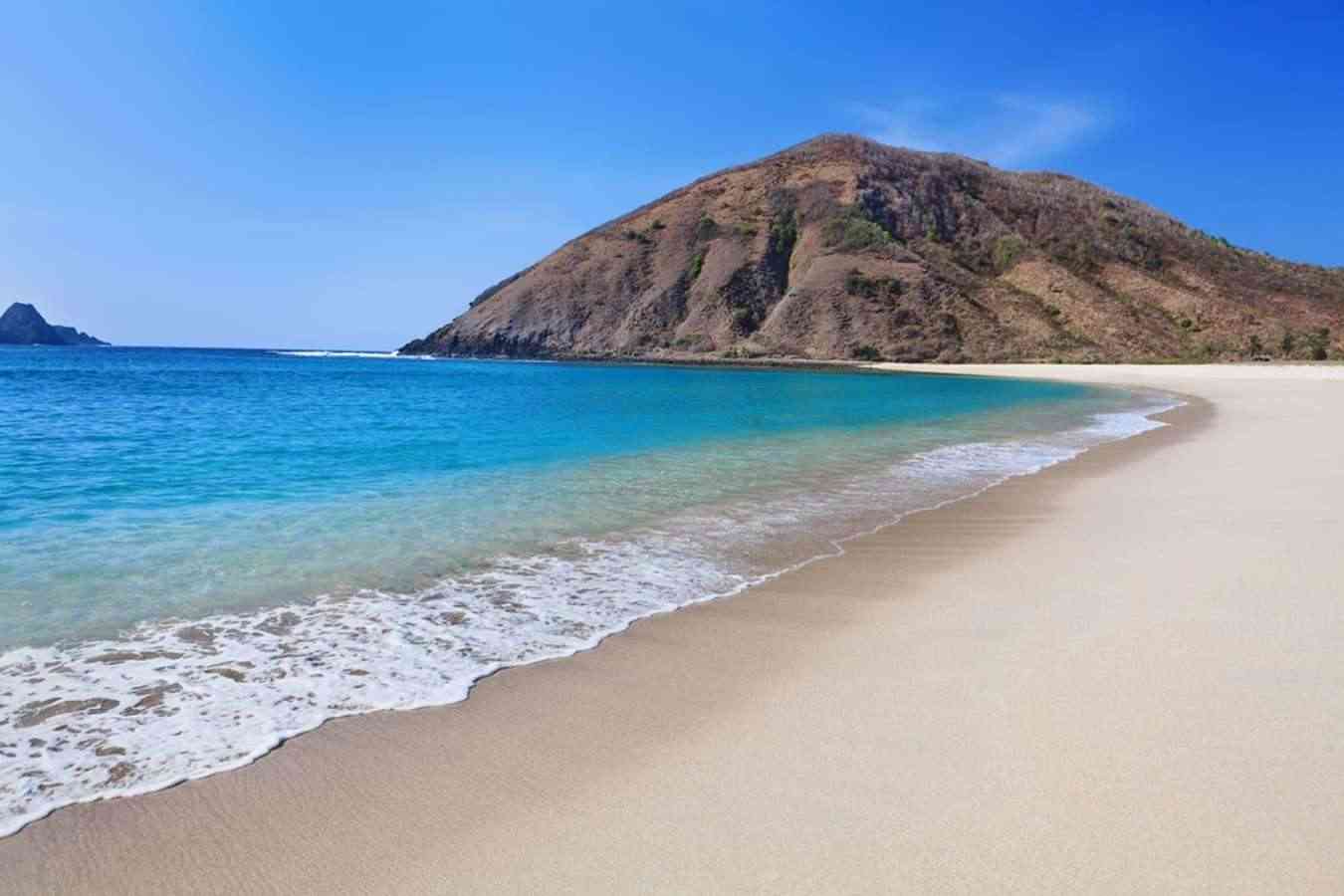 Pantai Mawun (Sumber: Shutterstock)