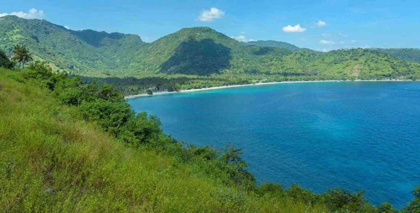 Pantai Senggigi (Sumber: Shutterstock)