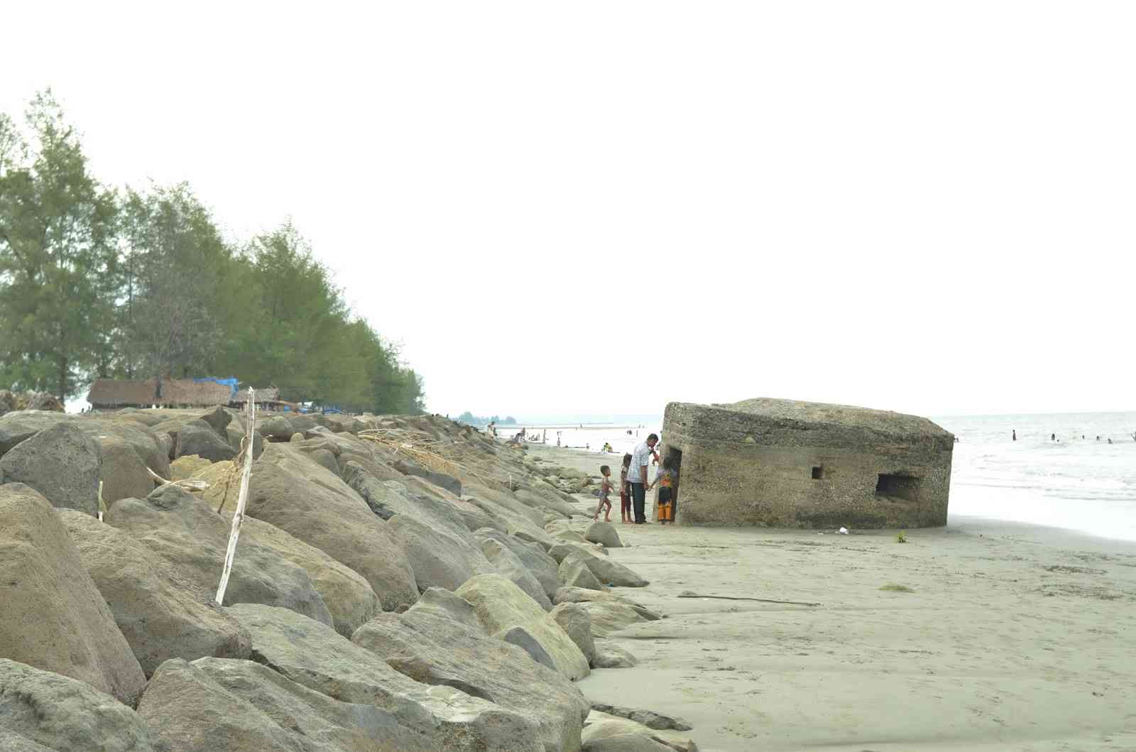 Penampakan bunker Jepang di Pinggir Pantai Mantak Tari, Sumber [Sinarpidie.co]