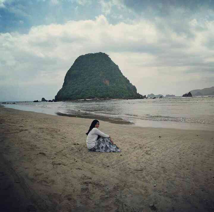 Pantai Pulau Merah, Banyuwangi (sumber: dokpri)