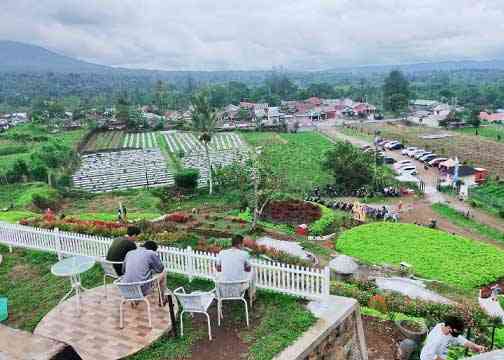 Bentang Alam dari Tebing Suban/foto: travelingmedan.com