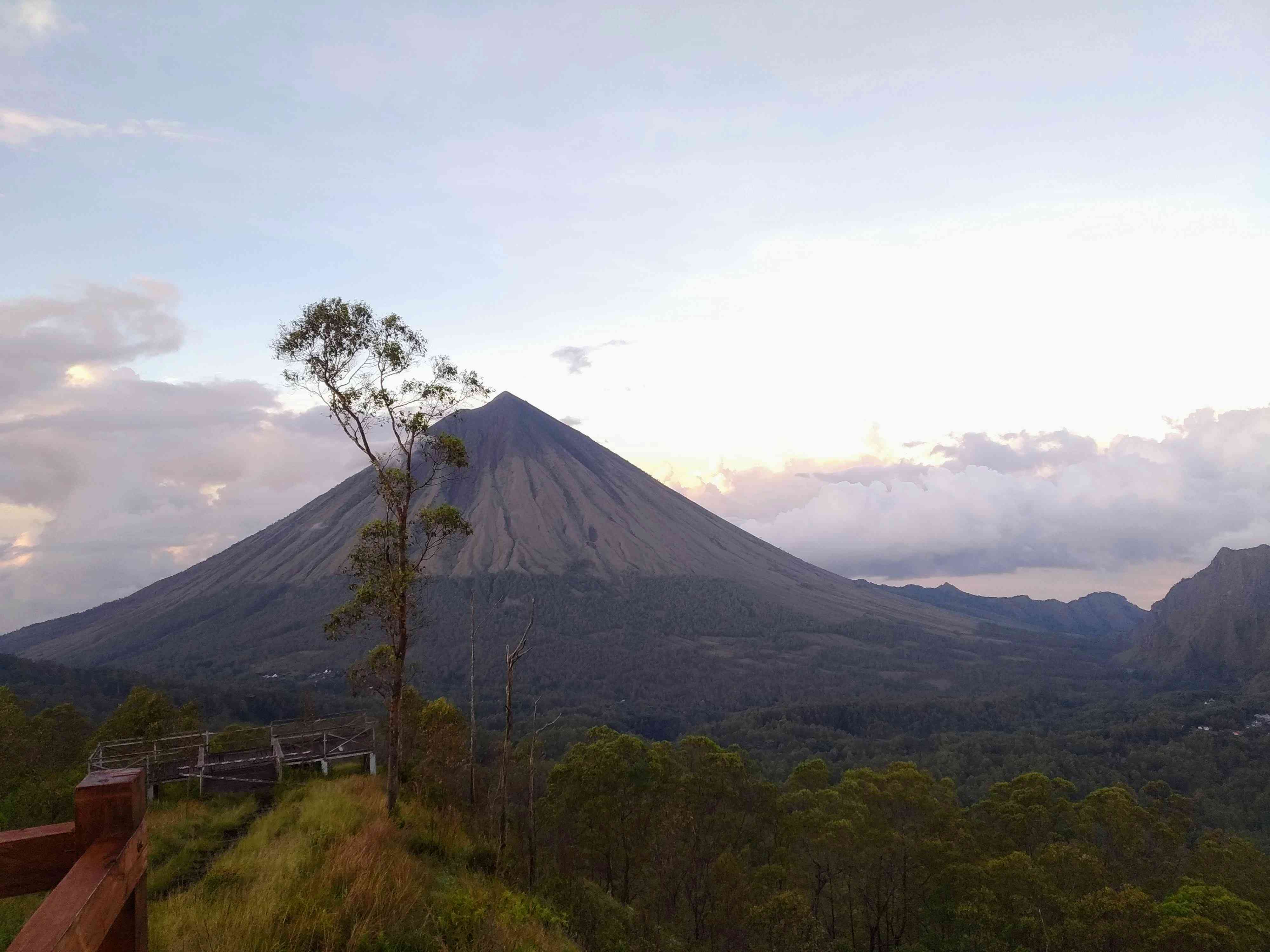 Gunung Inerie (Dok. Pribadi) 