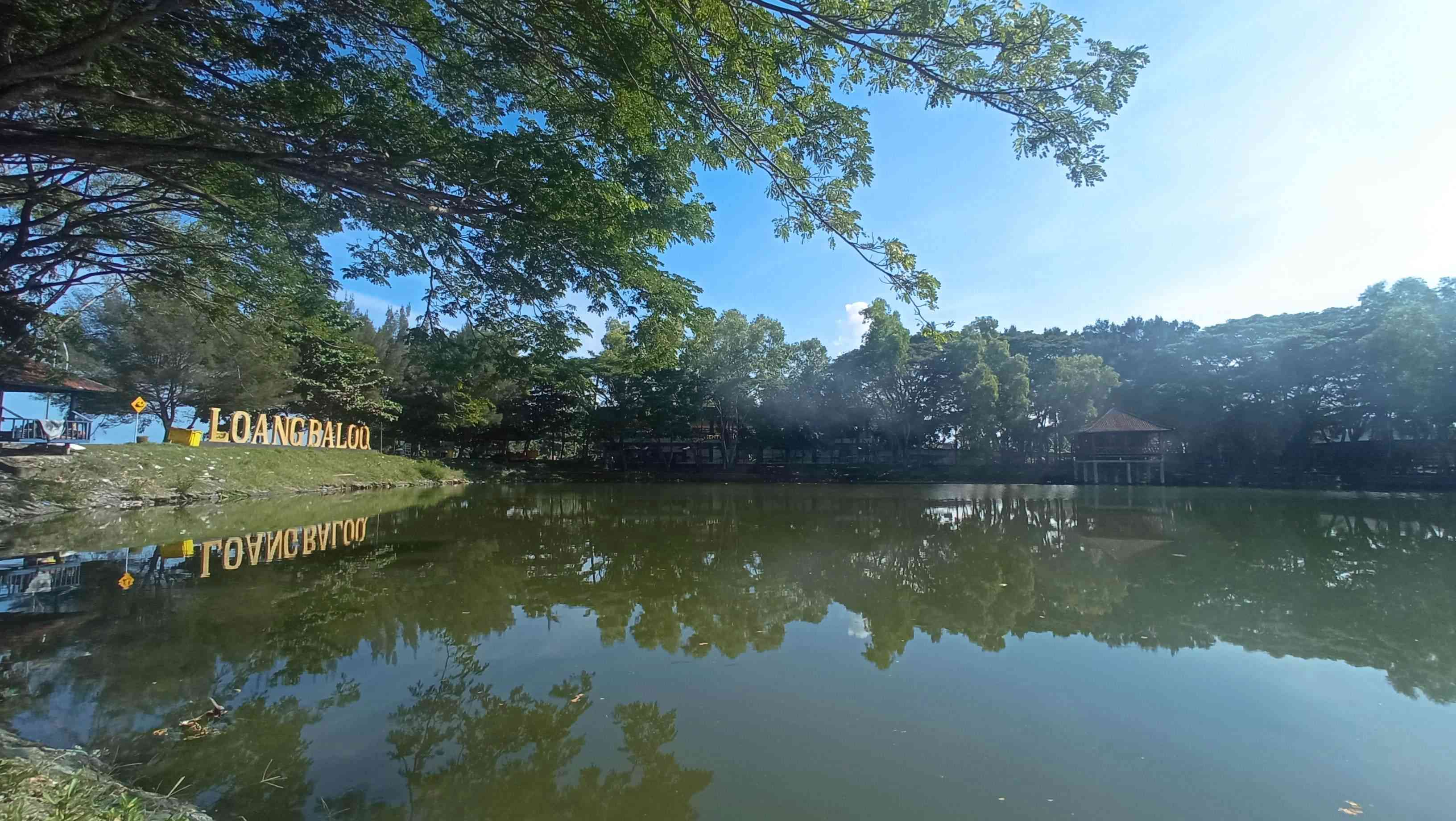 Ilustrasi danau di pantai dekat rumah bisa menjadi pilihan liburan sambil healing menguatkan bonding (Foto: Dokumentasi Pribadi)