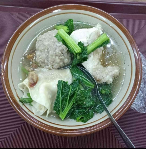 Healing lewat kulineran makan bakso. Foto: Irma Tri Handayani