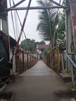 Jembatan di atas Sungai Ciliwung (dokumen pribadi)