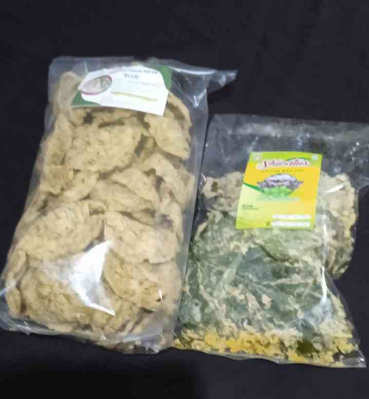 Peyek bayam dan kerupuk daun kelor,10 ribuan, hasil produksi UMKM kota Madiun (dokpri) 